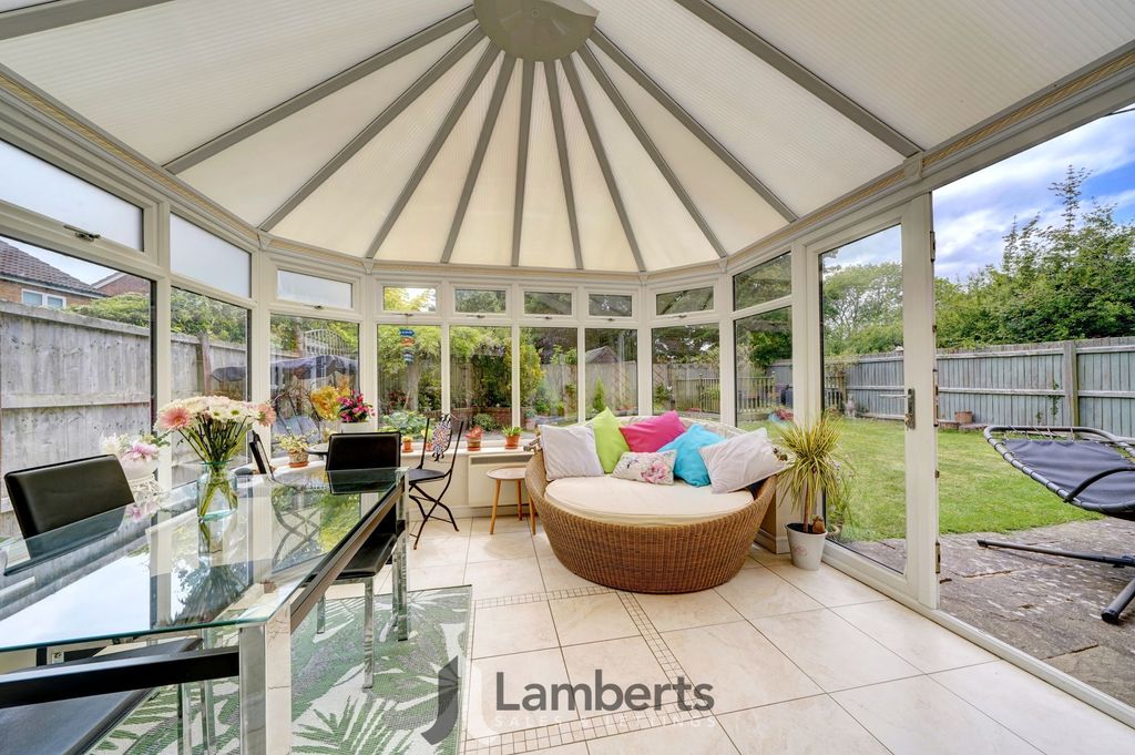 Property photo 3 of 30 Conservatory