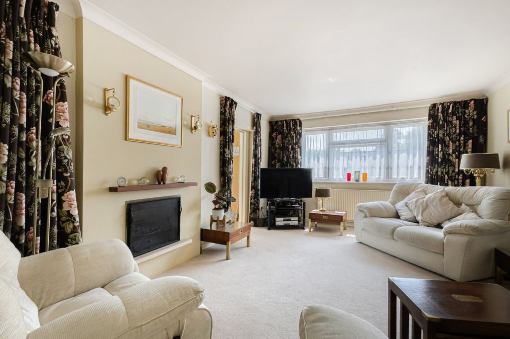 Property photo 2 of 14 Sitting Room