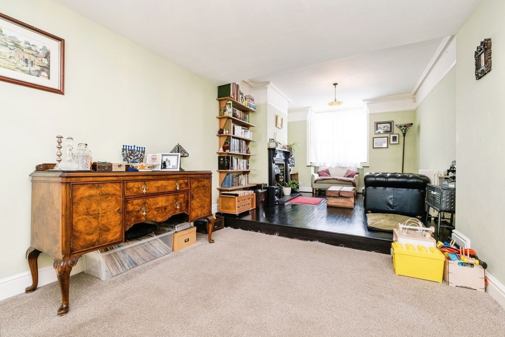 Property photo 2 of 20 Pbox-Img.Jpg