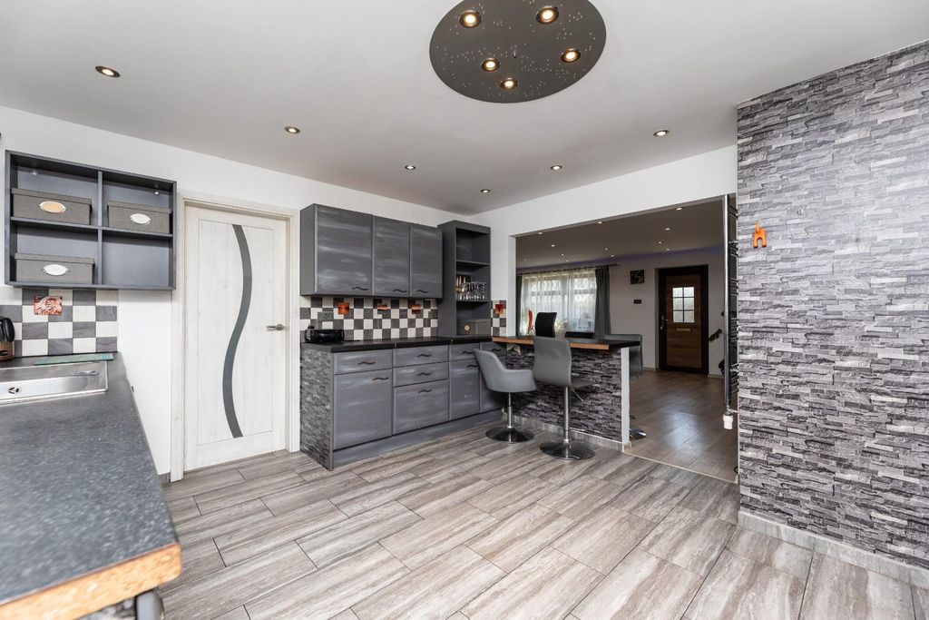 Property photo 2 of 20 5C5A5615.Jpg