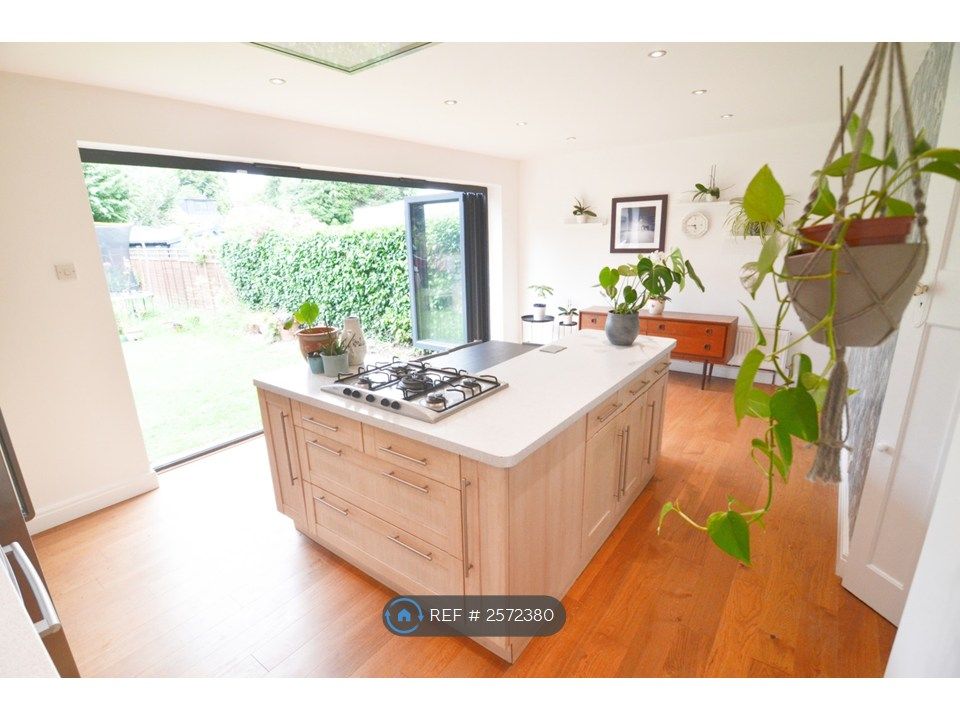 Property photo 3 of 9 Kitchen Dining