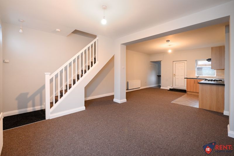 Property photo 1 of 8 Photo 6