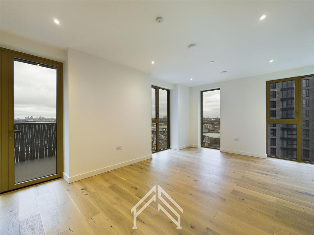 Property photo 3 of 12 Cam01353G0-Pr0025-Still019.Jpg