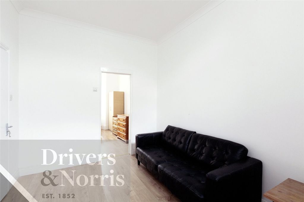 Property photo 3 of 6 Picture No. 02