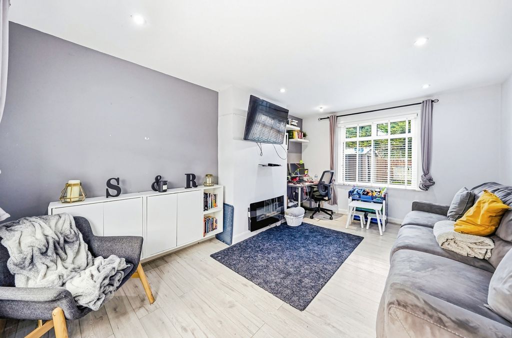 Property photo 2 of 17 Photo