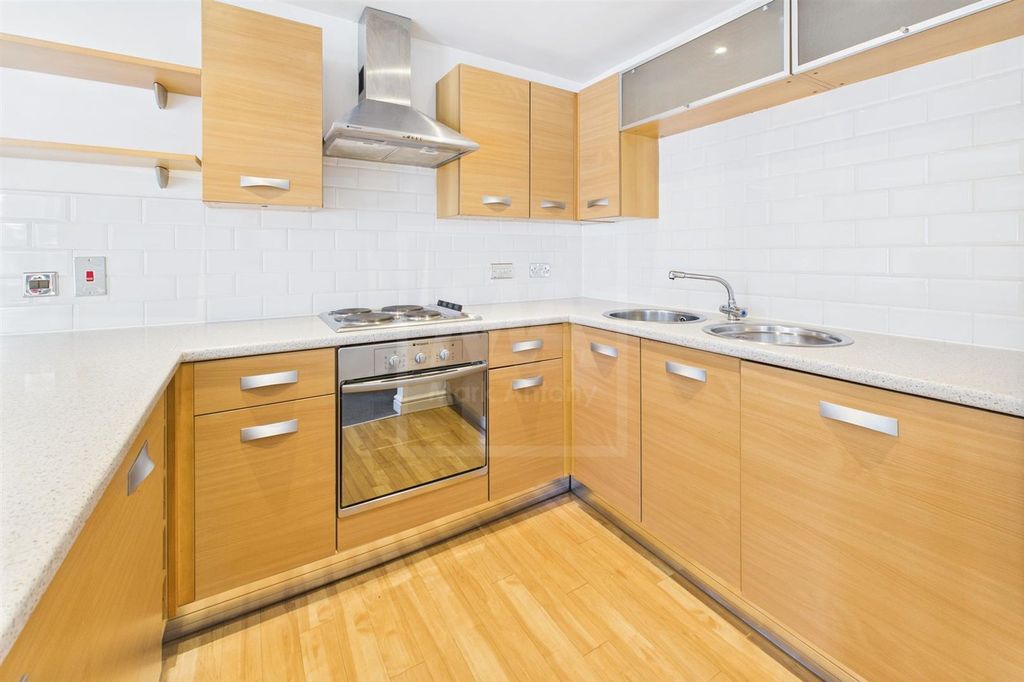 Property photo 3 of 9 Kitchen