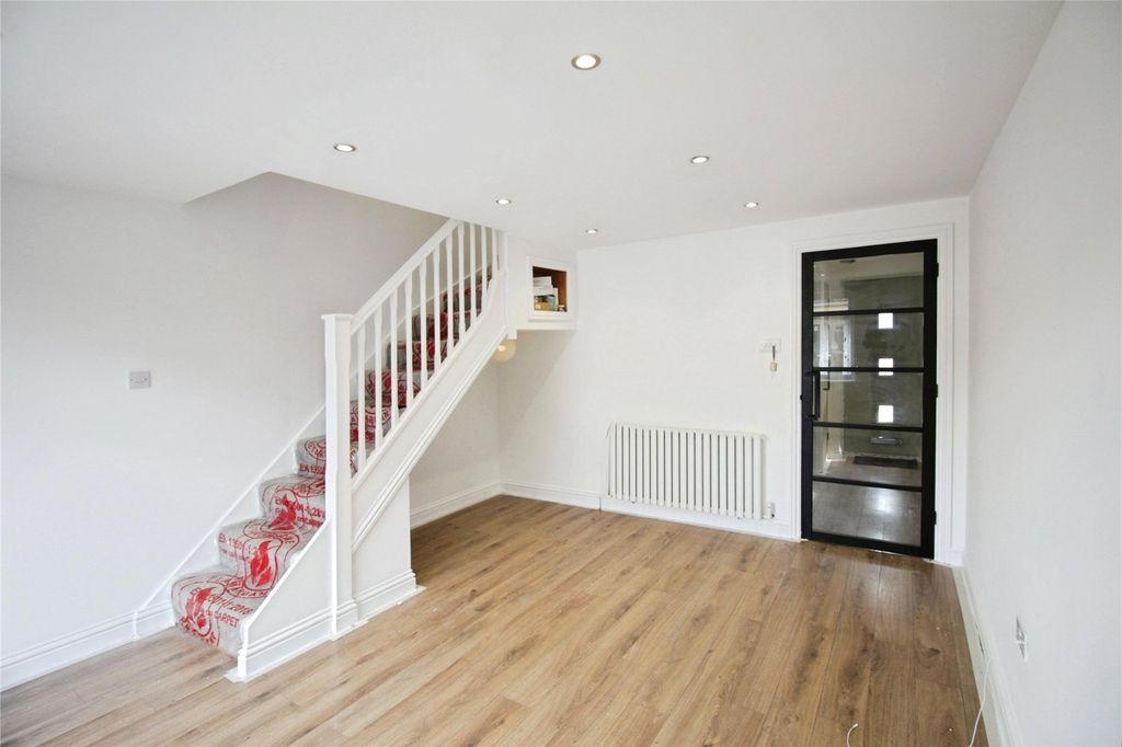 Property photo 3 of 8 Picture No. 06