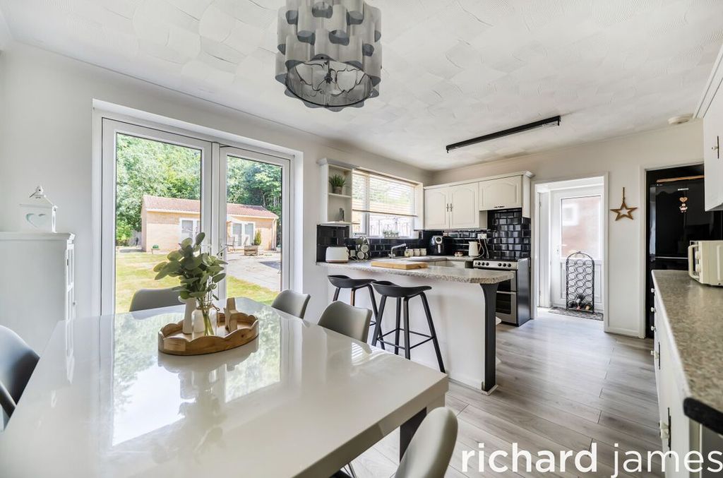 Property photo 2 of 17 F950F61815034dab9c9B162d9432A3c9