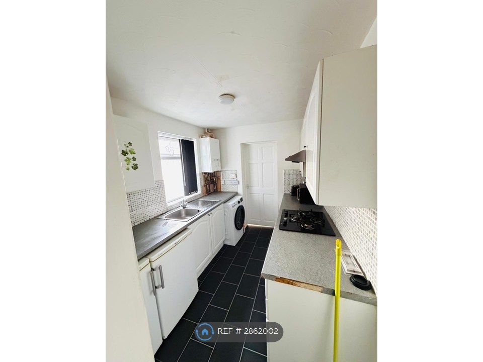 Property photo 2 of 11 Kitchen