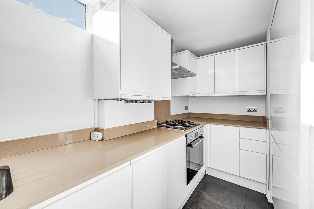 Property photo 3 of 14 9 Grosvenor Lodge-5.Jpg