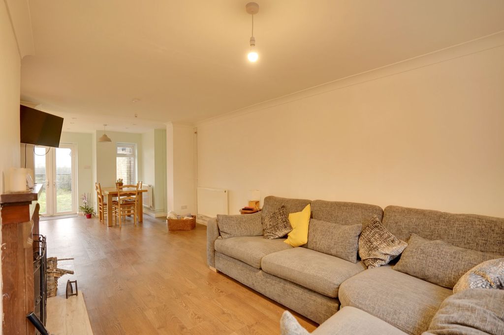 Property photo 3 of 20