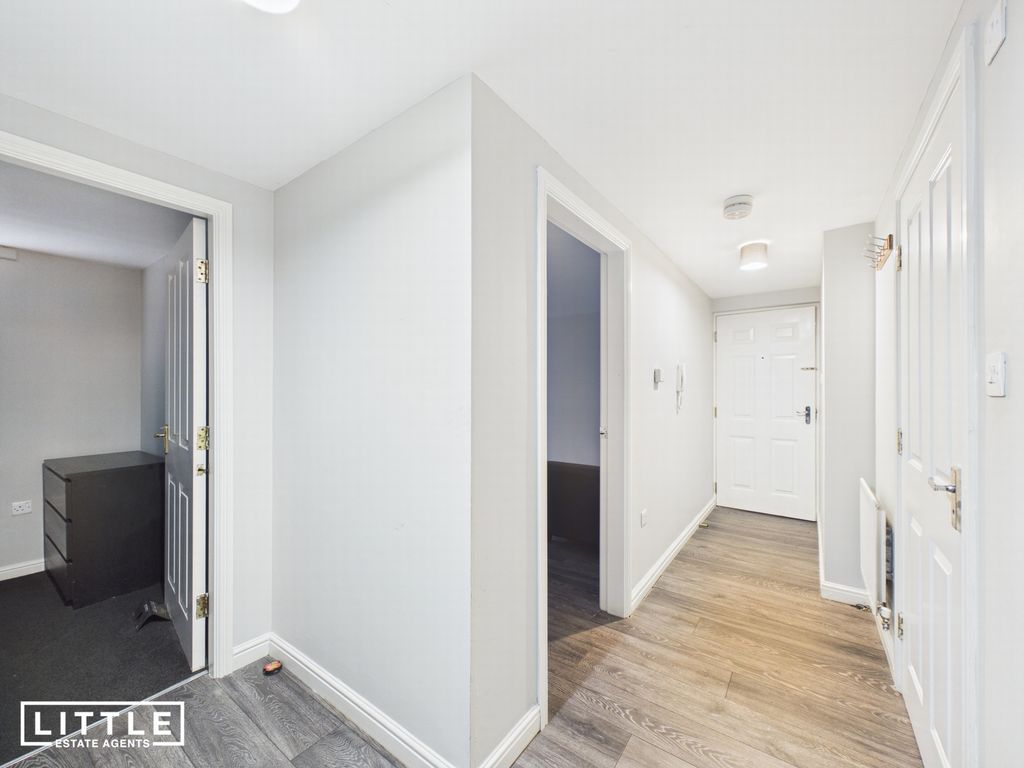 Property photo 2 of 8 Photo 5