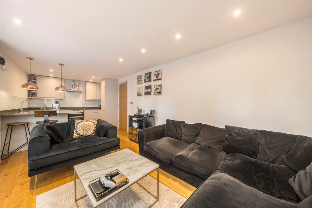 Property photo 2 of 8