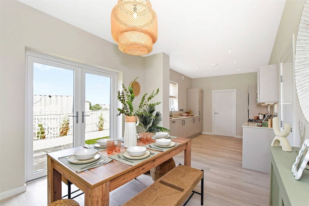 Property photo 3 of 23 Kitchen