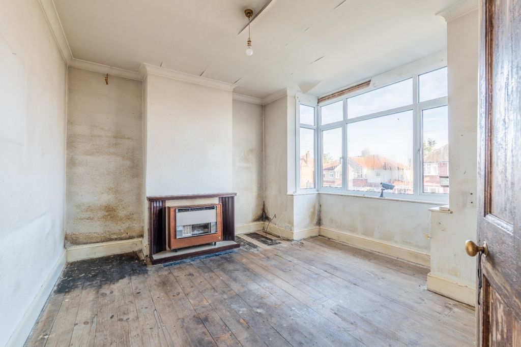 Property photo 2 of 21 4748552