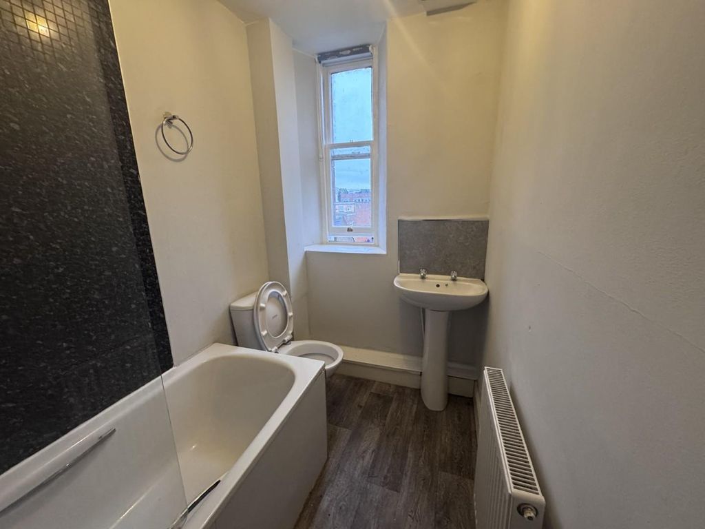 Property photo 3 of 11 Bathroom