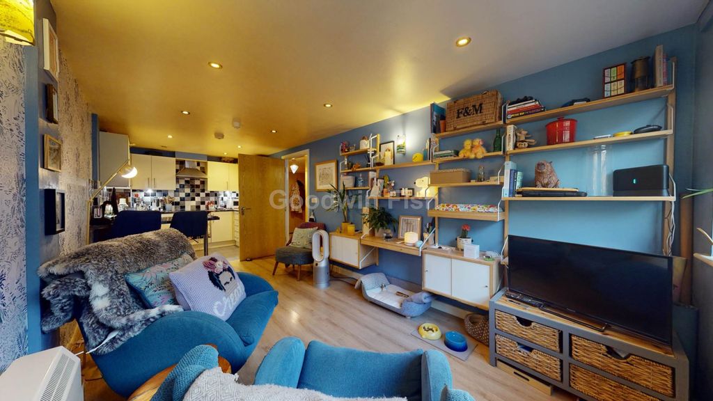 Property photo 2 of 9