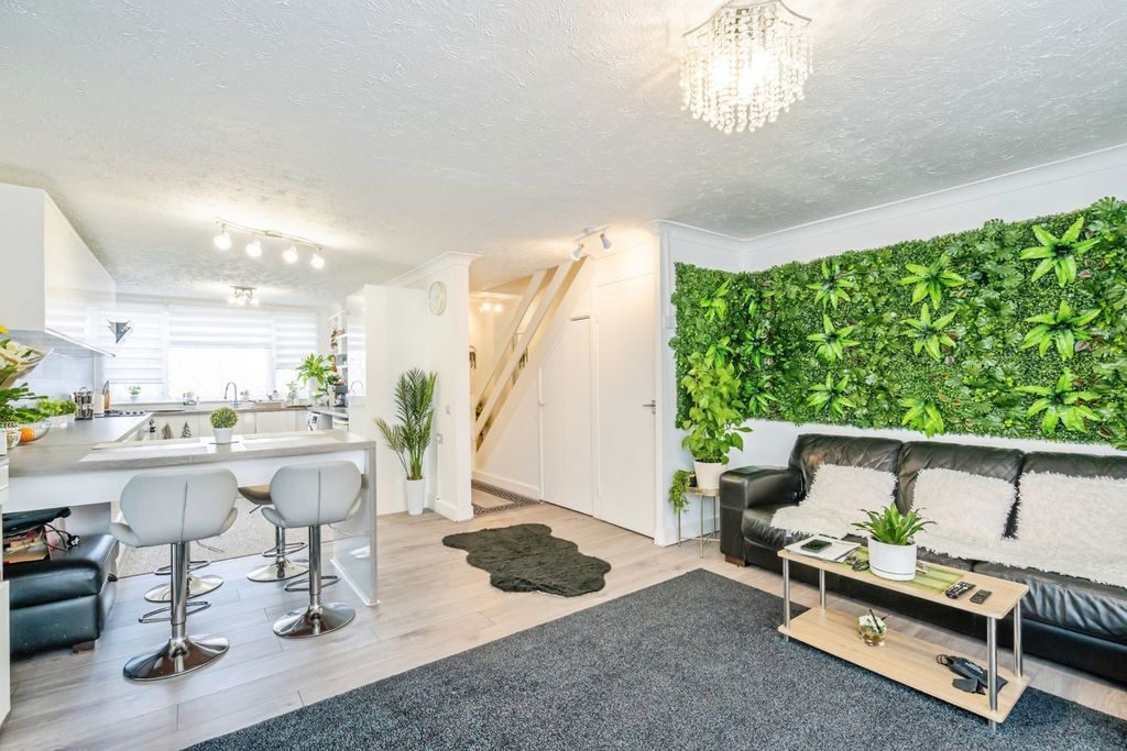 Property photo 3 of 19 Pbox-Img.Jpg