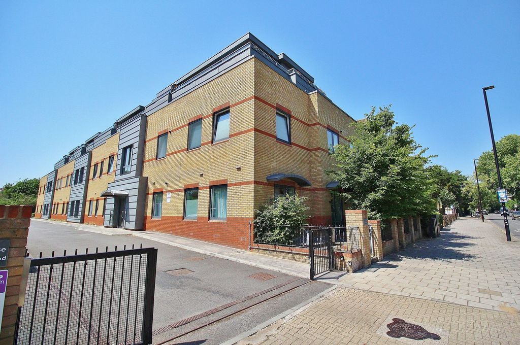 Property photo 3 of 8