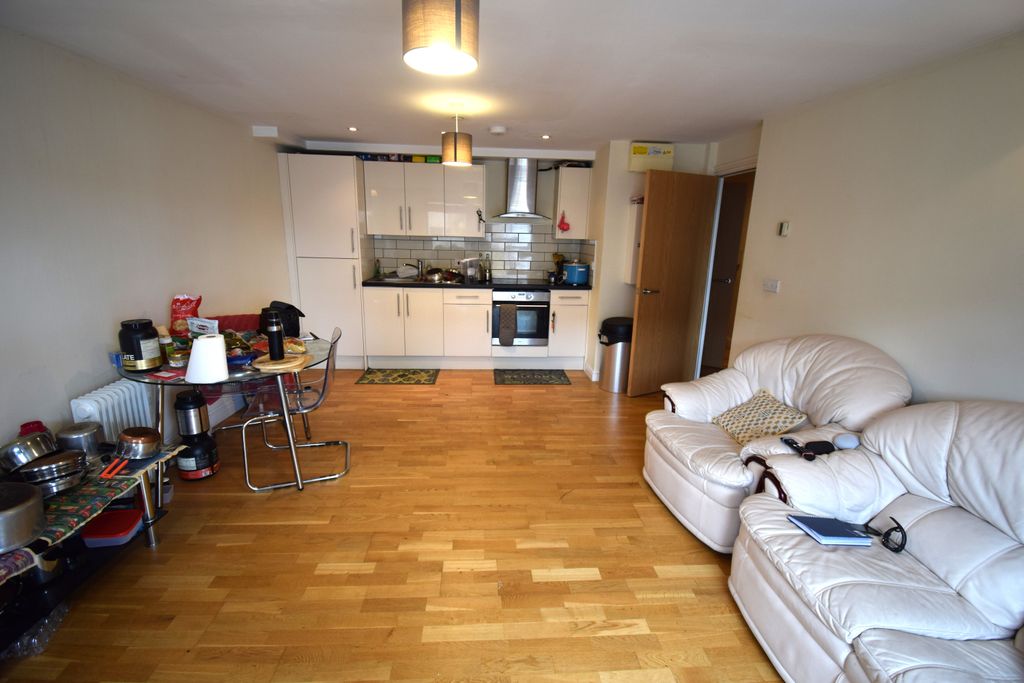 Property photo 3 of 6 Kitchen