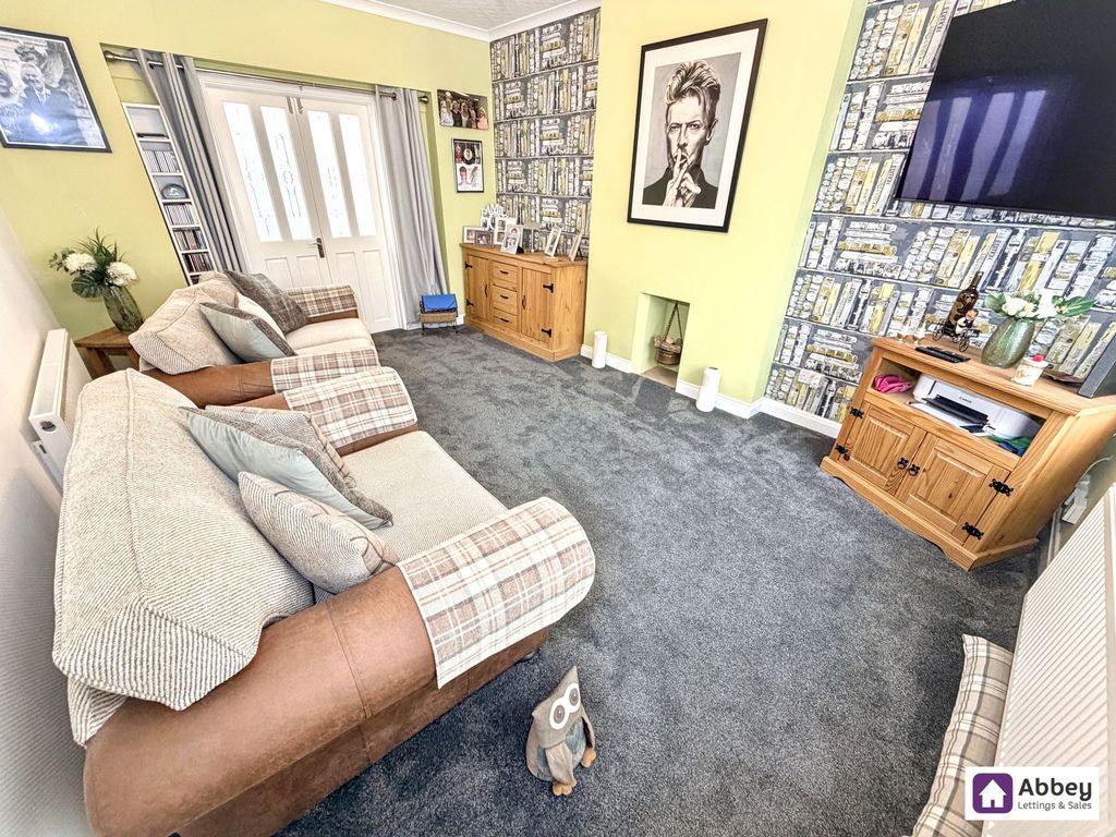 Property photo 2 of 14 Lounge