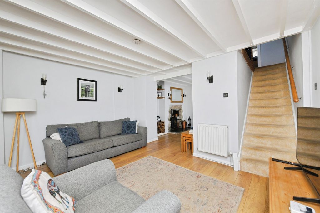 Property photo 2 of 27