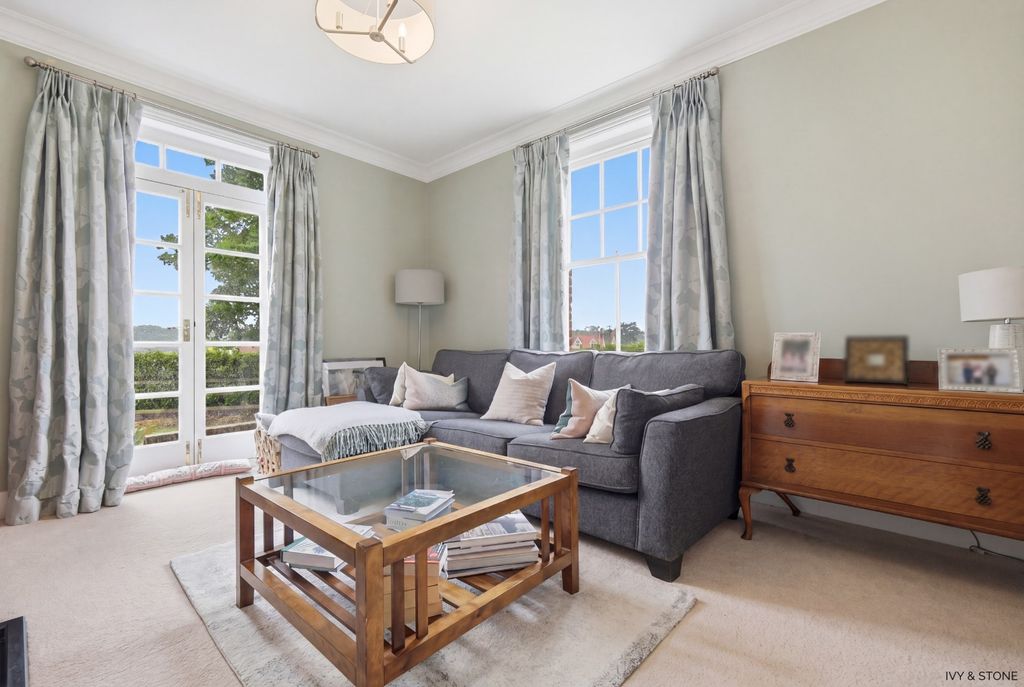 Property photo 2 of 34 4994072