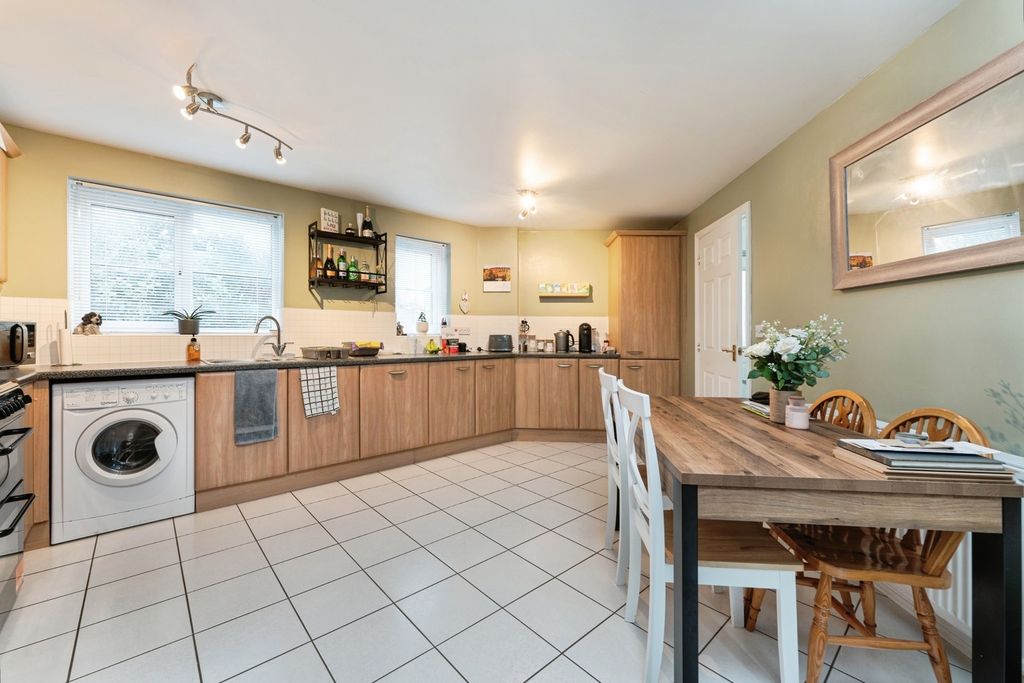 Property photo 3 of 16 Kitchen