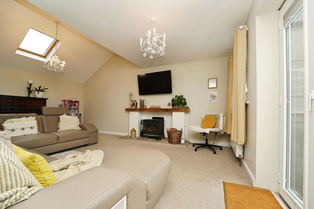 Property photo 2 of 28