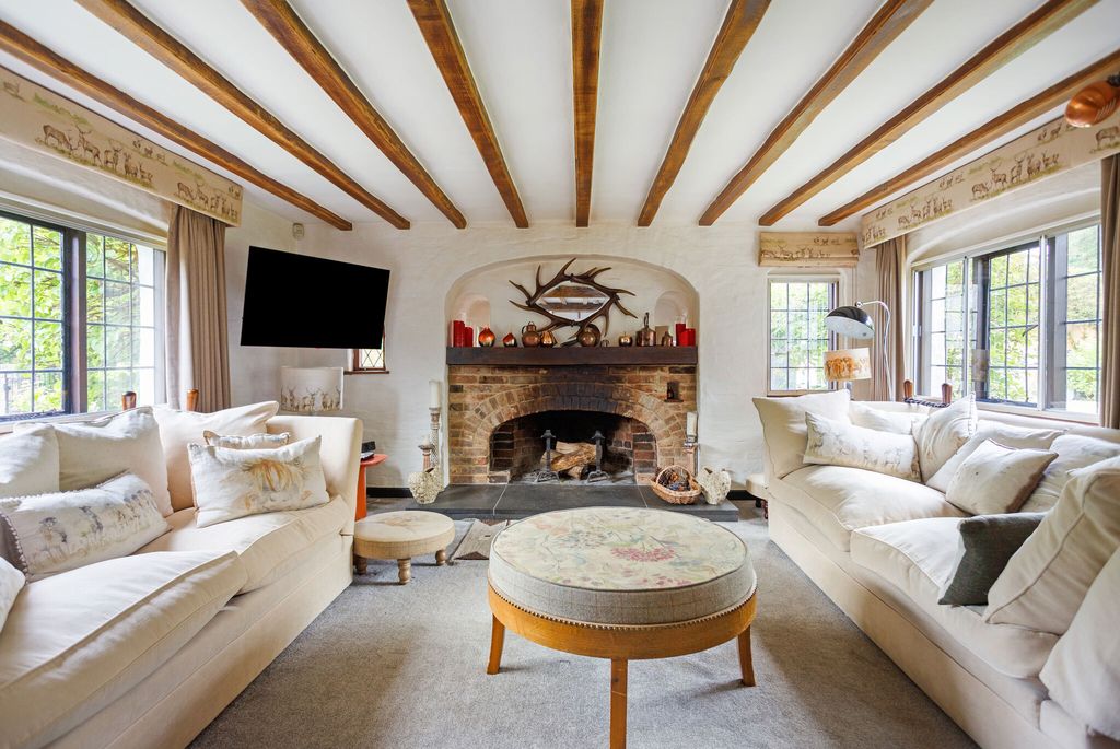 Property photo 3 of 31 Sitting Room