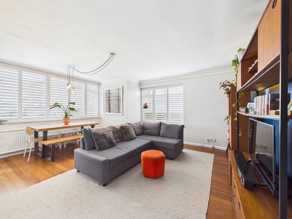 Property photo 2 of 9 Lounge (2)