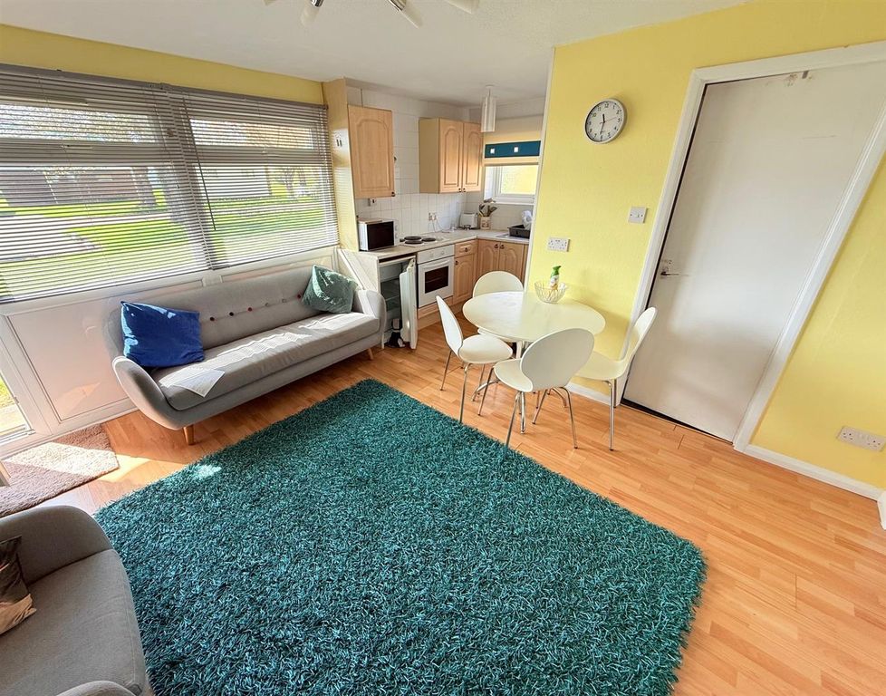 Property photo 3 of 8 Lounge/Dining Area