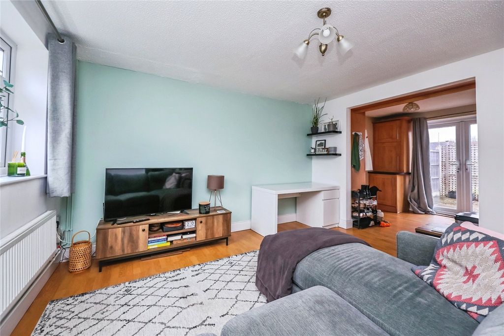 Property photo 2 of 17 Lounge