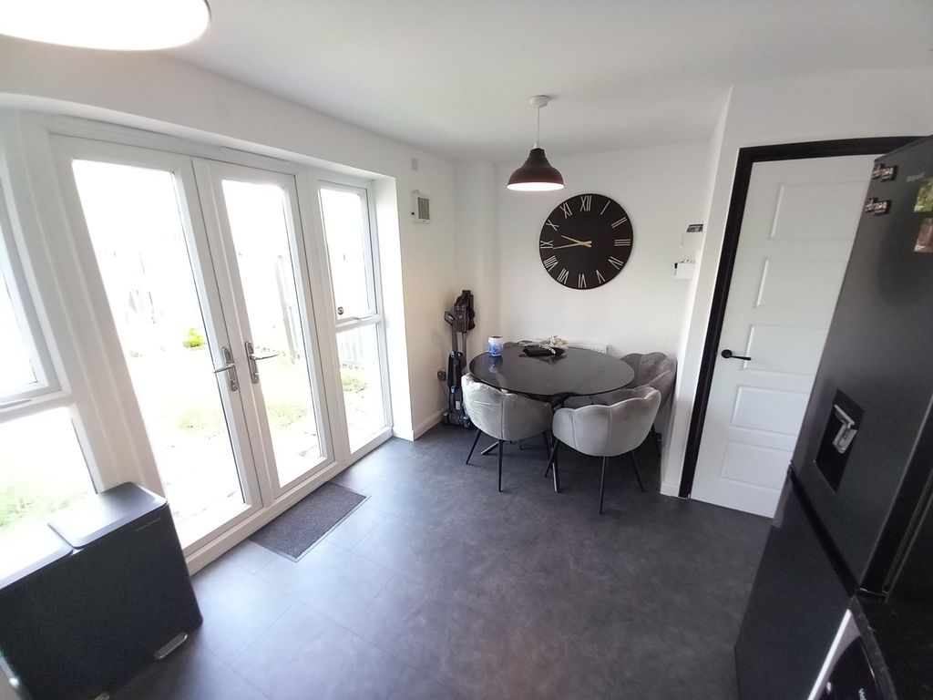 Property photo 3 of 15 Dining Kitchen