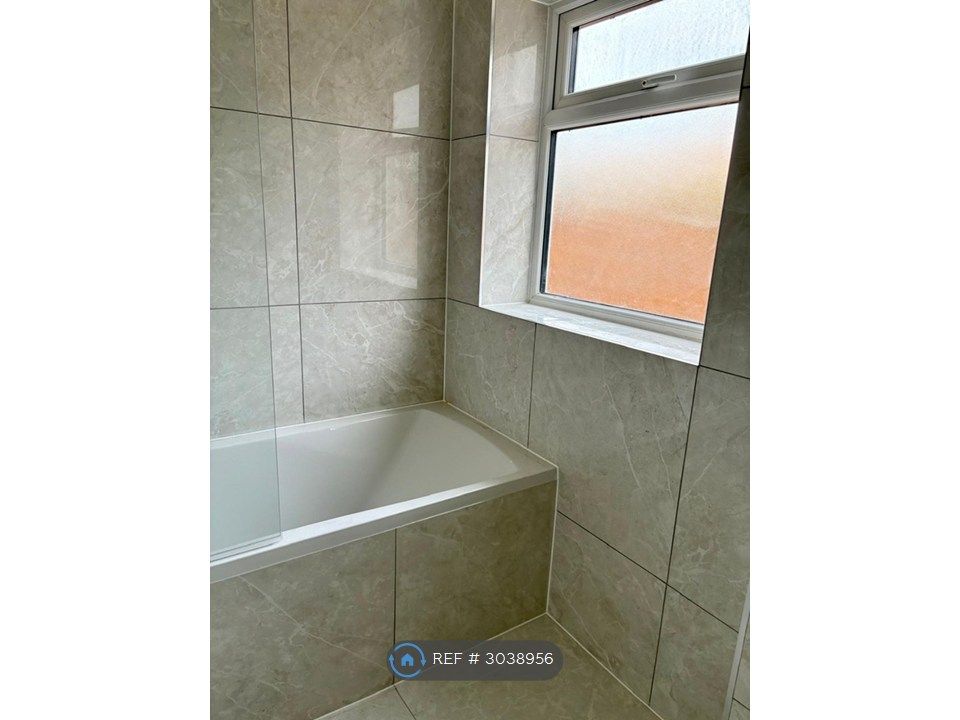 Property photo 2 of 8 Bathroom