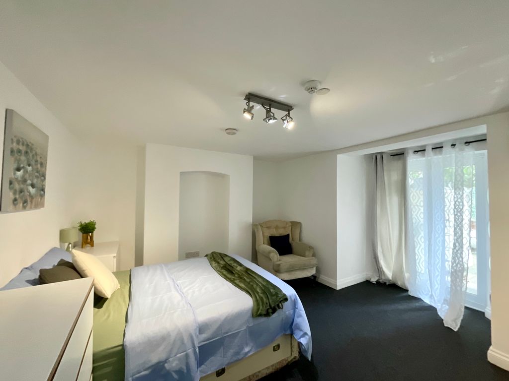 Property photo 1 of 4