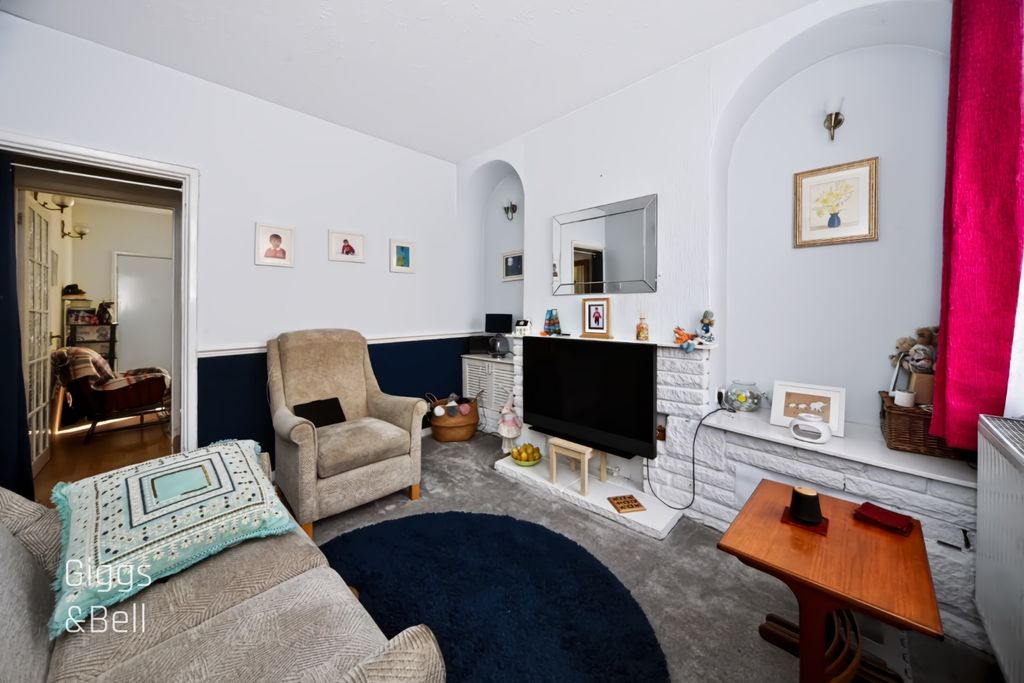 Property photo 2 of 17 5542431