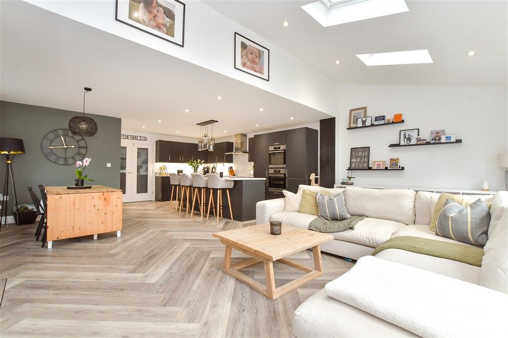 Property photo 3 of 24 Family Area