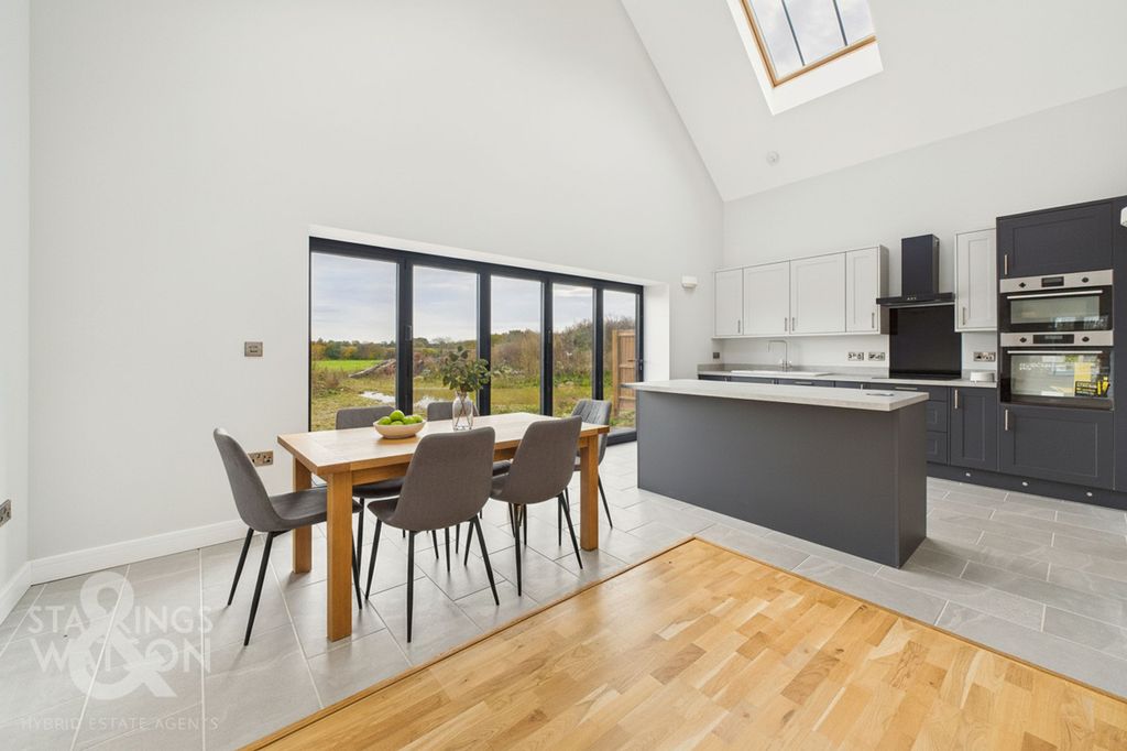 Property photo 3 of 25