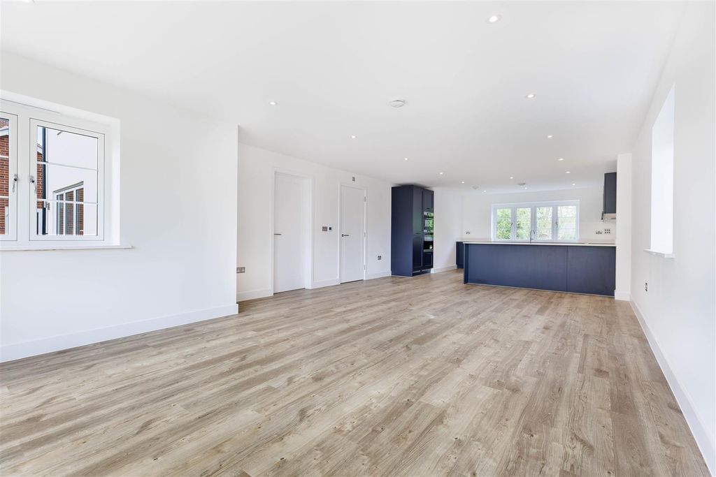 Property photo 2 of 26 825A8561-Hdr.Jpg