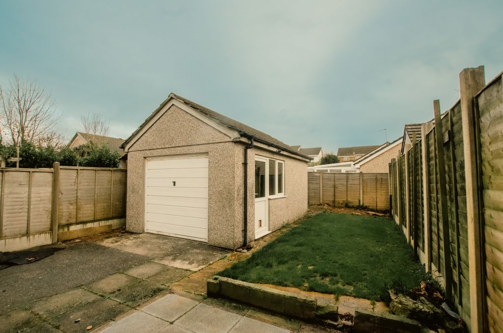 Property photo 2 of 11 7 Kernow Close Tps Bodmin 01208 74182-07