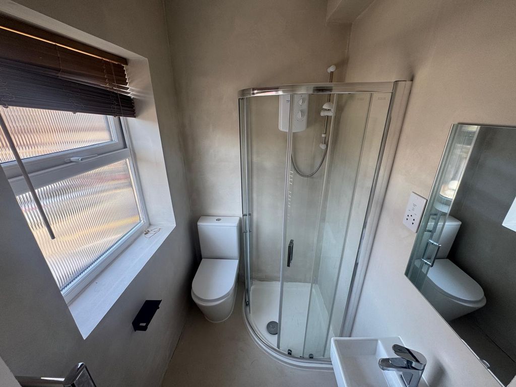 Property photo 3 of 4 Bathroom .Jpeg