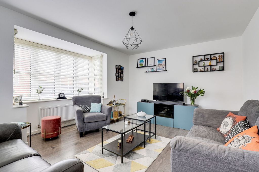 Property photo 2 of 25 Living Room