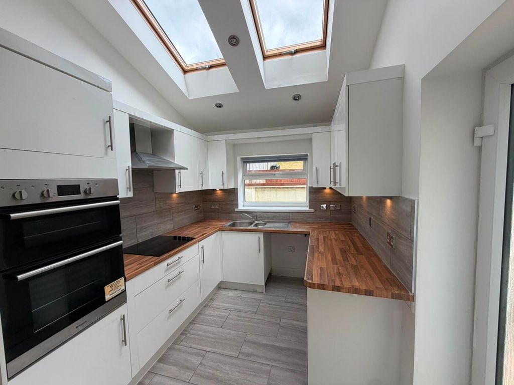 Property photo 2 of 32