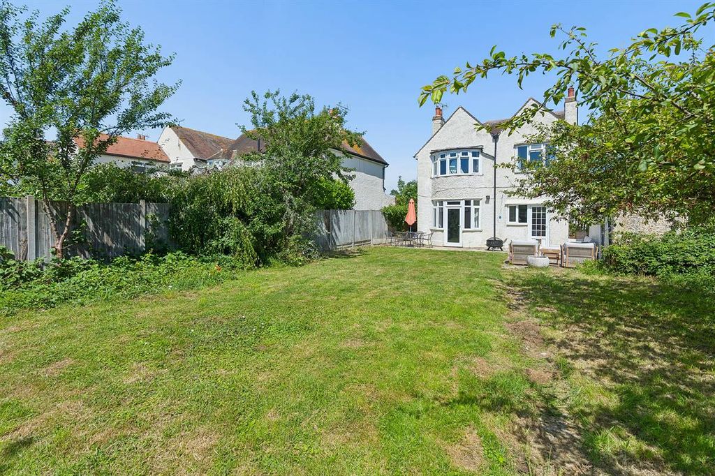 Property photo 2 of 24