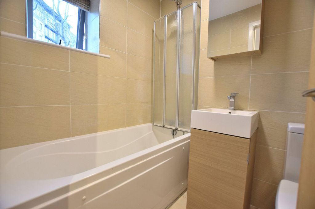 Property photo 2 of 8 Bathroom