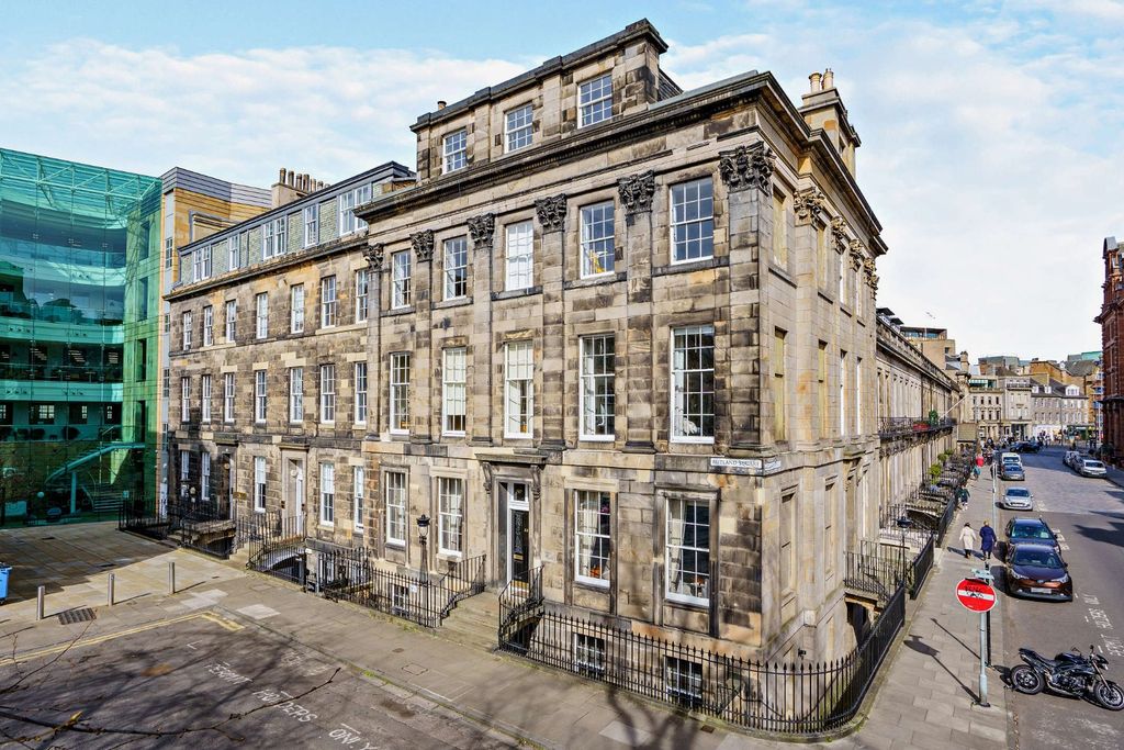 Property photo 2 of 27 Quiet Street