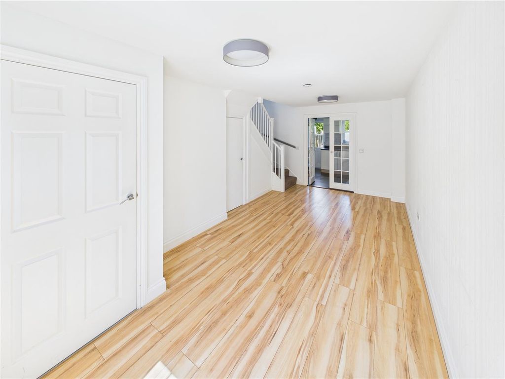 Property photo 3 of 10 19388457_234342896.Jpg