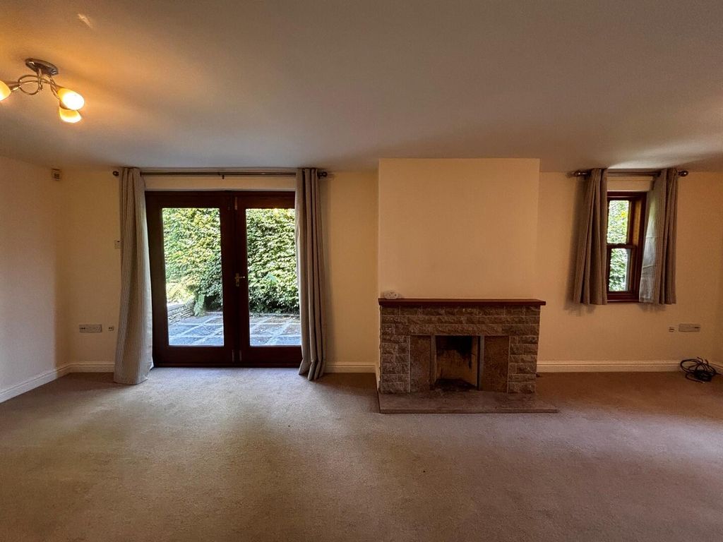 Property photo 3 of 17 Living Room