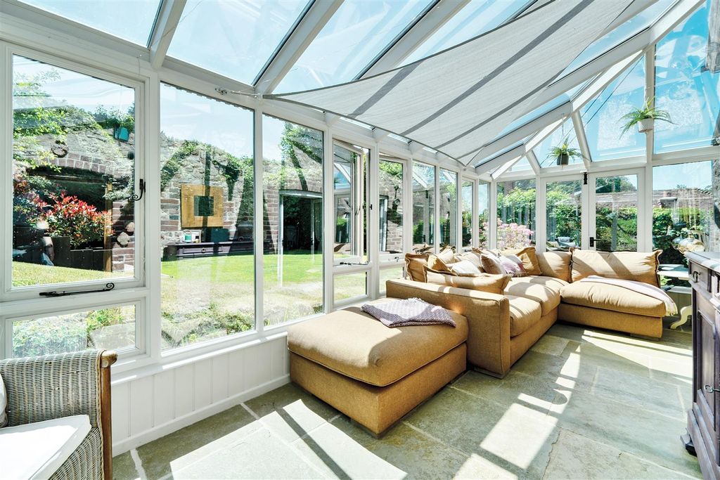 Property photo 3 of 19 Conservatory